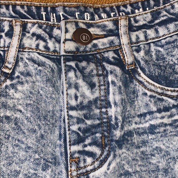 Shorts - Picture 3 of 7